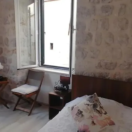 Simply Nikole Bozidarevica 2 A B C D *