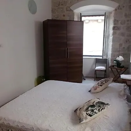 Simply Nikole Bozidarevica 2 A B C D