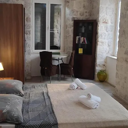 Simply Nikole Bozidarevica 2 A B C D * Ragusa